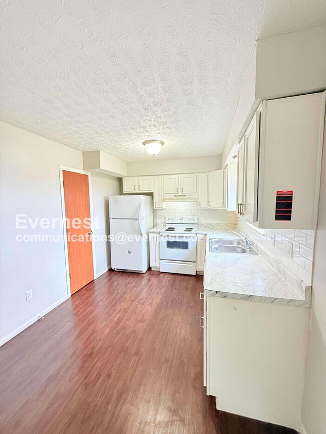 Photo - 1889 Laramie Dr