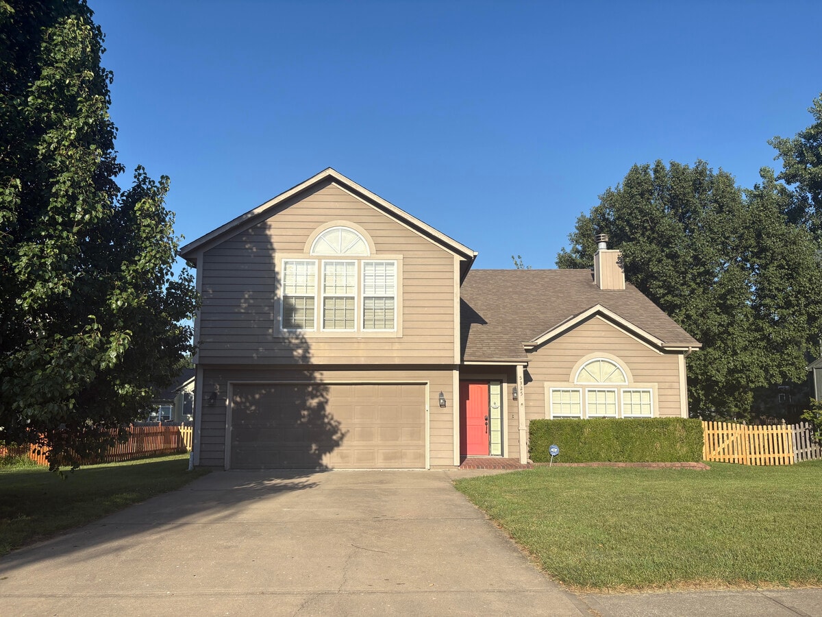 Photo - 5325 NE Sunshine Dr