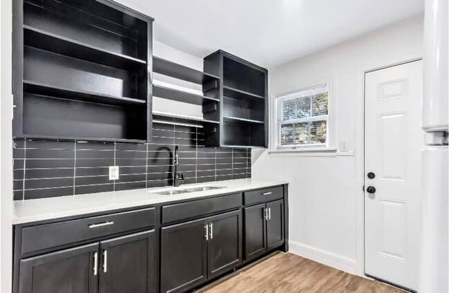 Photo - Charming 2 Bed / 1 Bath Duplex with Backyard