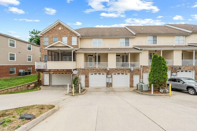 Photo - 520 Tyler Ave