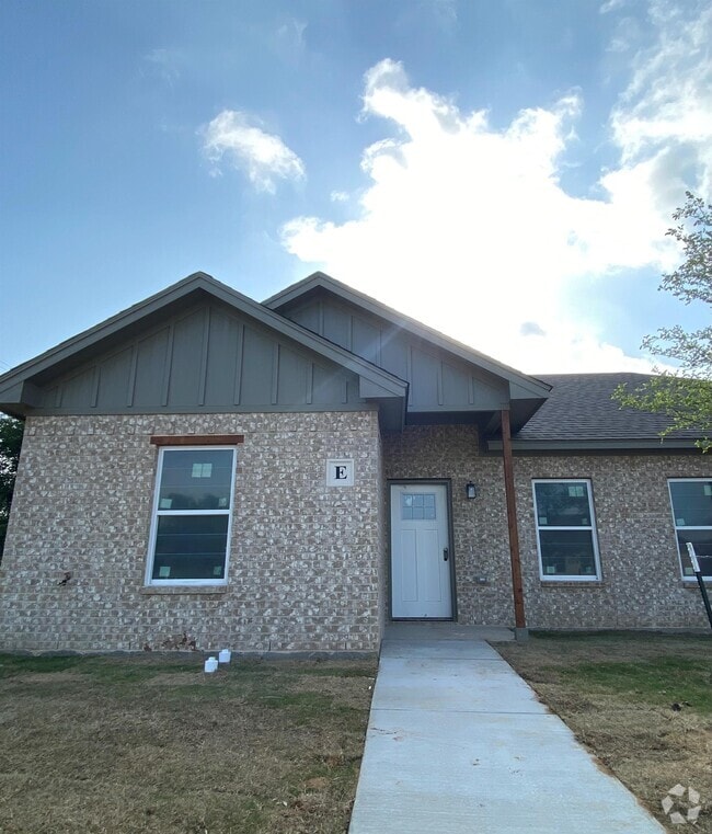 Building Photo - 1531 W Kilpatrick Ave Rental
