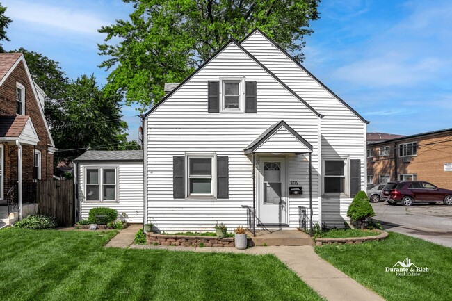 Perfect Single Family Home in Evergreen Park - Perfect Single Family Home in Evergreen Park