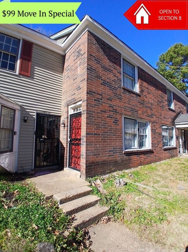 Building Photo - Updated 2 Bedroom 1.5 Bath Townhome