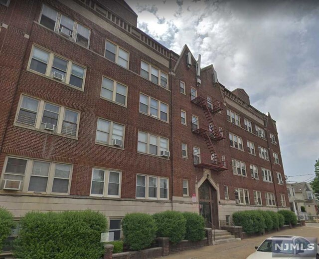 194 Davis Ave Apartment For Rent in Kearny, NJ