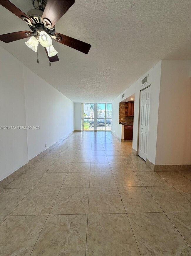 Building Photo - 2000 Atlantic Shores Blvd Unit 118