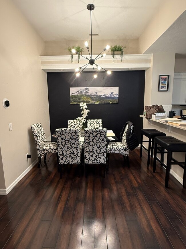 Photo - 998 Shetland Ln