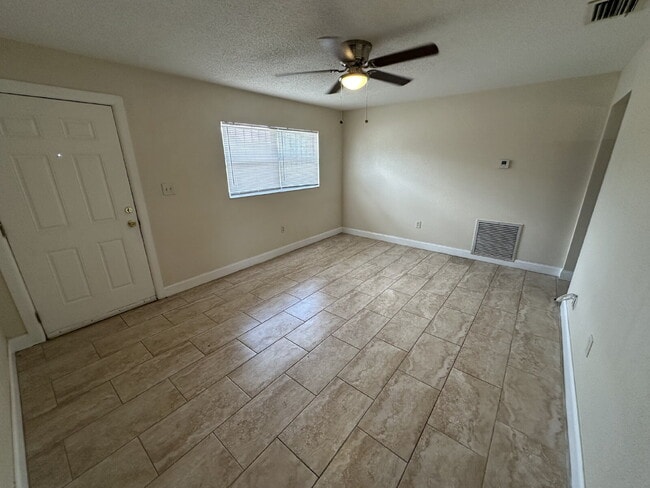 Photo - 303 W Myrtle St