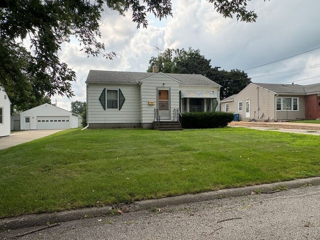 Building Photo - 1324 Lyon Ave