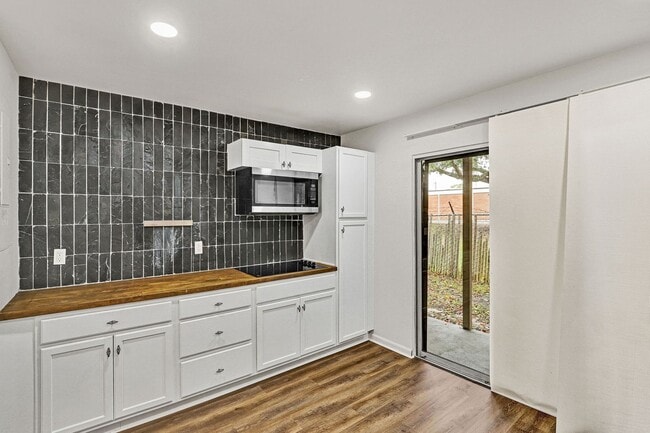 Photo - 2 bedroom/ 2 bathroom beautifully updated condo in Twelve Oak Condos!