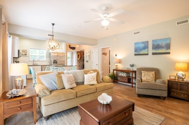 Photo - OFF-SEASON FURNISHED MONTHLY RENTAL AVAILABLE JAN '26 Unit 5