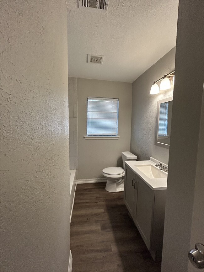 Photo - 301 W Austin Ave