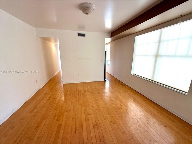 Photo - 1528 Drexel Ave Unidad B2