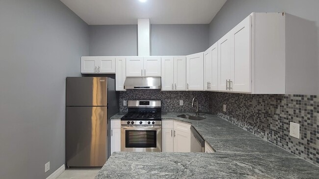 Building Photo - 100 Griffith St