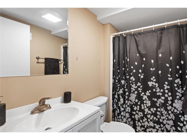 Photo - 10704 Yukon Ave S