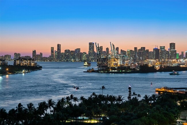 Building Photo - 100 South Pointe Dr Unit 2101