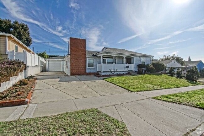 Building Photo - BRIGHT & AIRY, PARTIALLY REMODELED 2BR2BA ... Rental