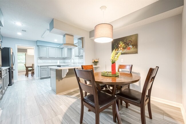 Building Photo - 1723 Rock Fence Dr