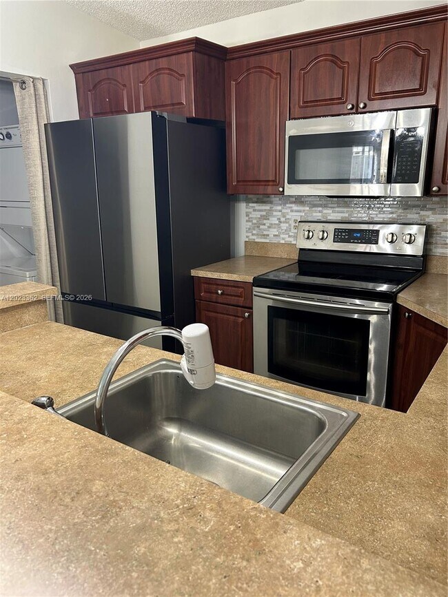 Photo - 578 Woodgate Cir