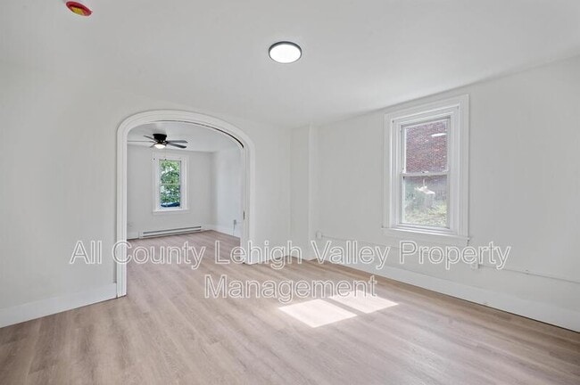 Photo - 122 E Goepp St Unit 1