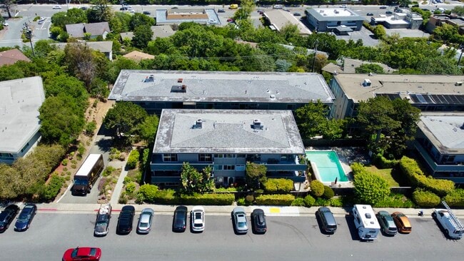 Building Photo - 320 Vía Casitas Unit 110