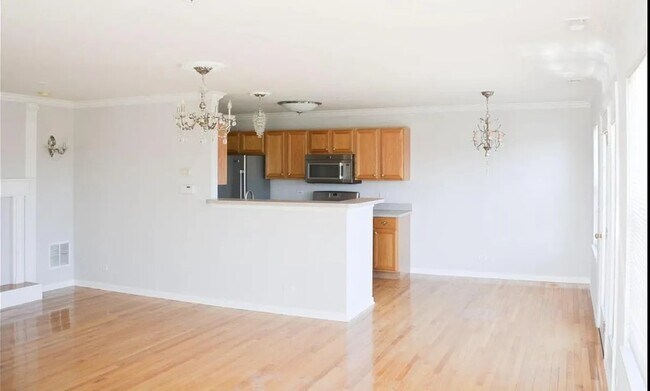 893 Enfield Dr