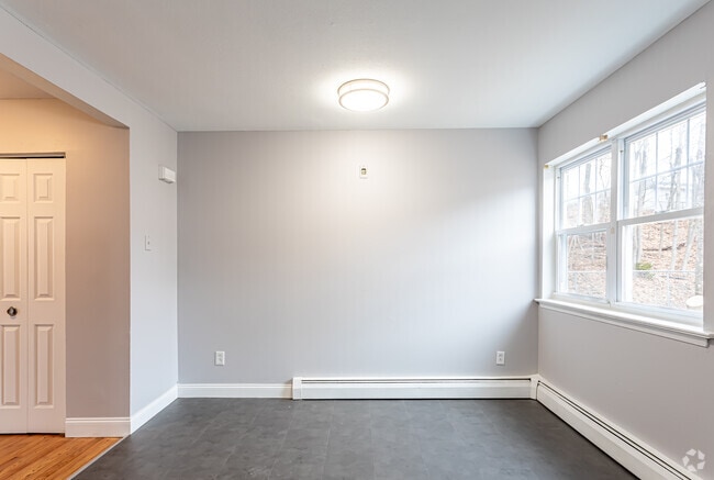 2BR, 1BA Townhouse - Kitchen