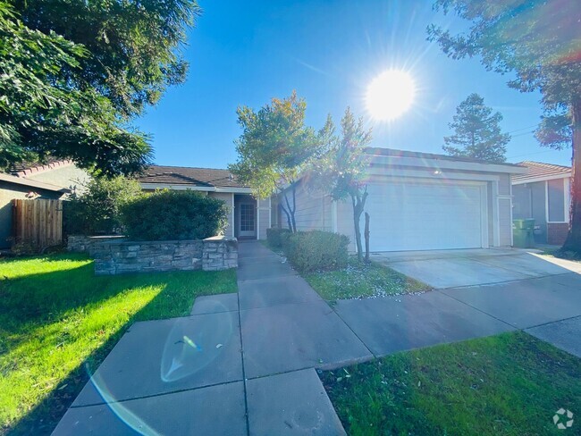 Building Photo - 4 Bed, 2 Bath in Great Elk Grove Location Rental