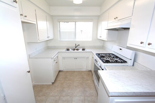 Photo - 18405 Valerio St Unit 3