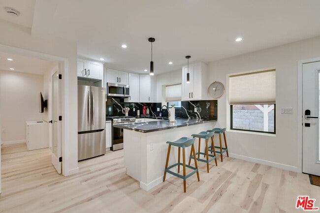 918 N San Vicente Blvd Unit C