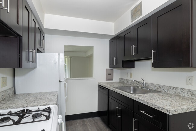 2BD, 2BA - 1,015SF - Kitchen
