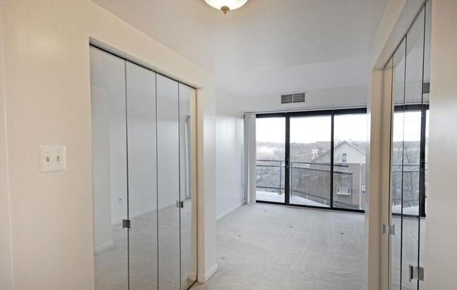 Bedroom - 1530 Key Blvd Unit 422