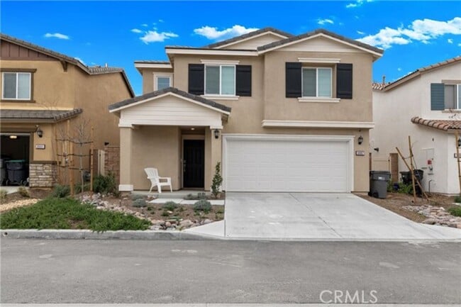 Building Photo - Spacious 4 Bedroom, 2.5 Bathroom Home with...