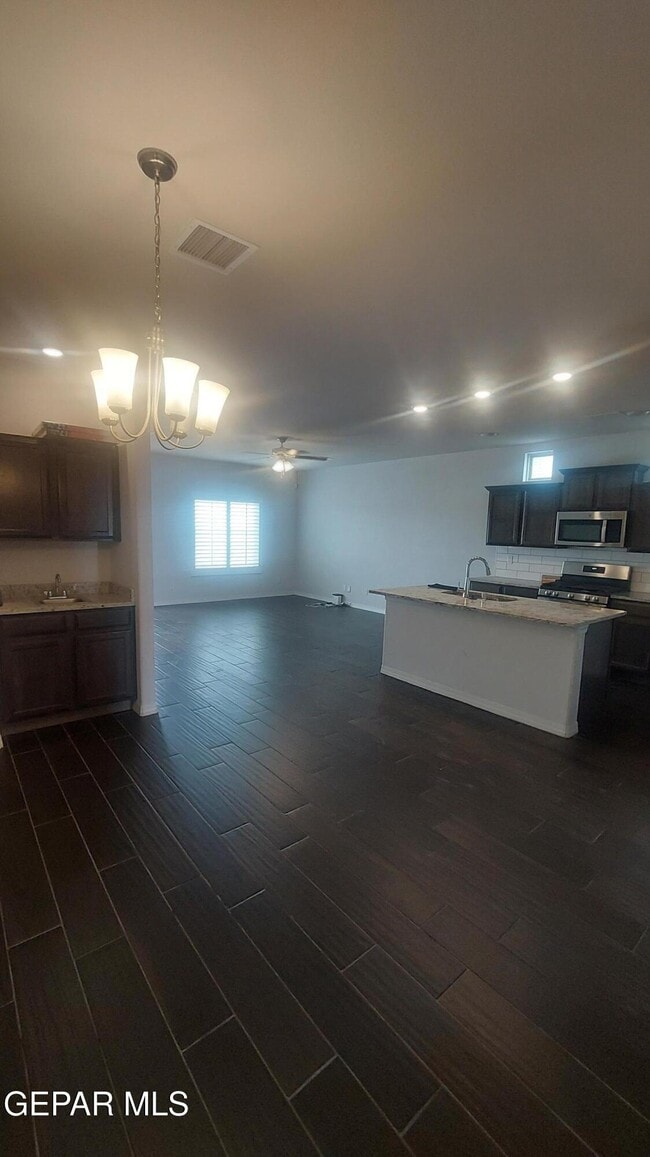 Photo - 13000 Shildon St