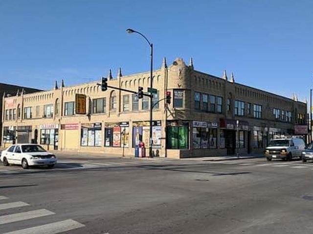 Building Photo - 5207 W Belmont Ave Unit 2C