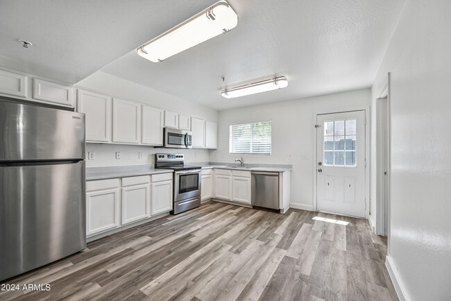 Photo - 5010 N 22nd Ave