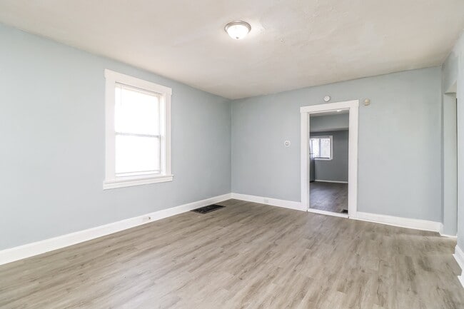 Photo - 5470 Hamilton Ave