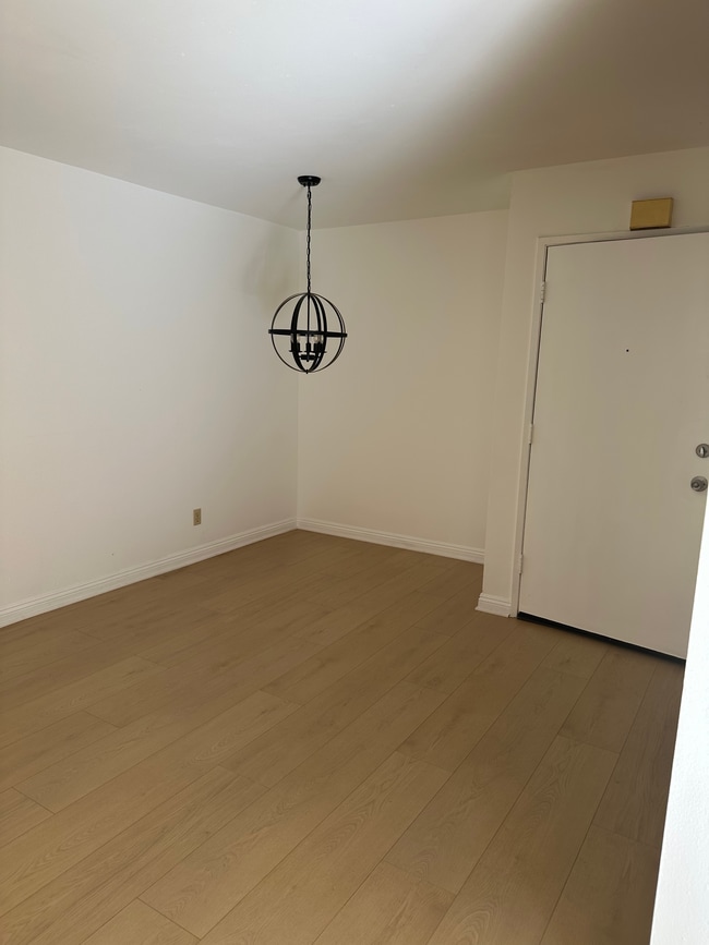 Photo - 231 N Isabel St Unidad 8