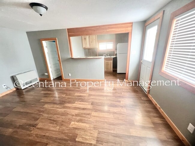 Photo - 611 E 6th St Unidad 611 E. 6th St  A