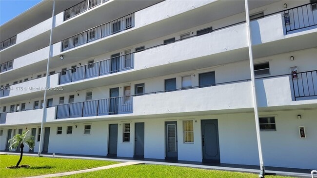 Photo - 950 Hillcrest Dr Unidad 106