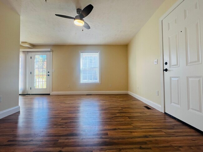 Sala de estar - 3 - Cedarstone Apartments