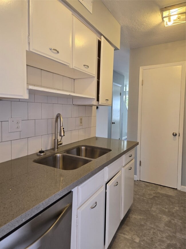 Photo - 1353 Ramada Dr Unidad True