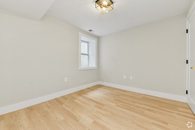 Building Photo - 9 Webster Ave Unit 9 Rental