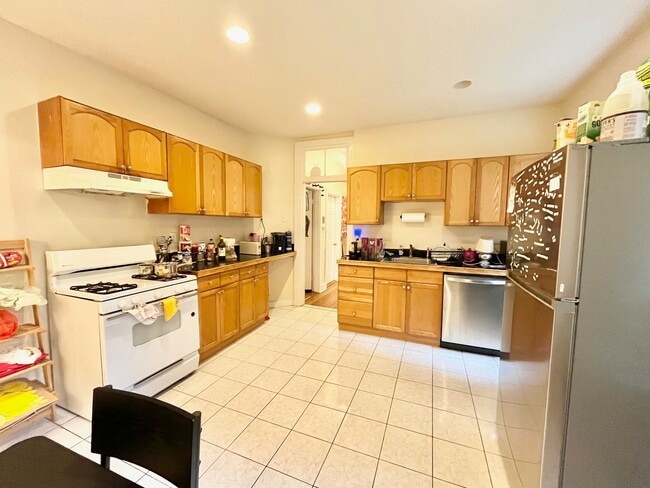 Building Photo - 21 Bucknam St