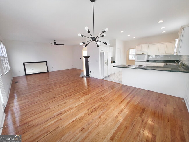 Photo - 136 Crumley St SE