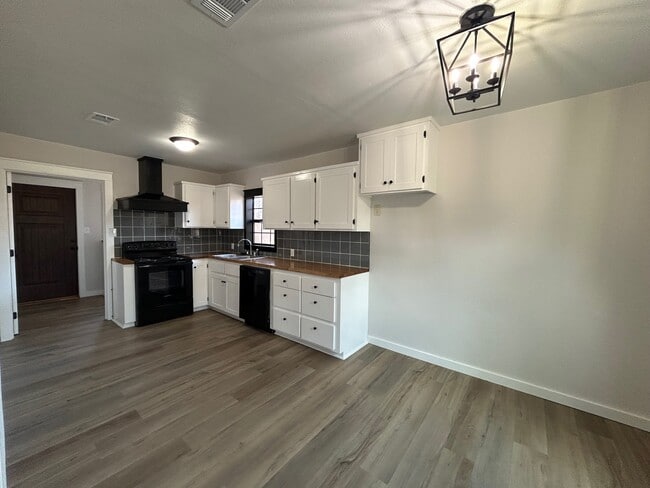 Photo - 117 S Main St