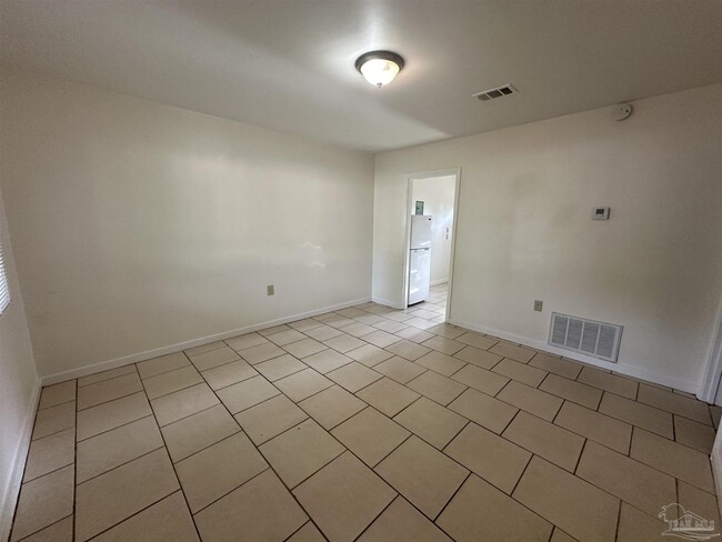 Photo - 120 Holmes Dr