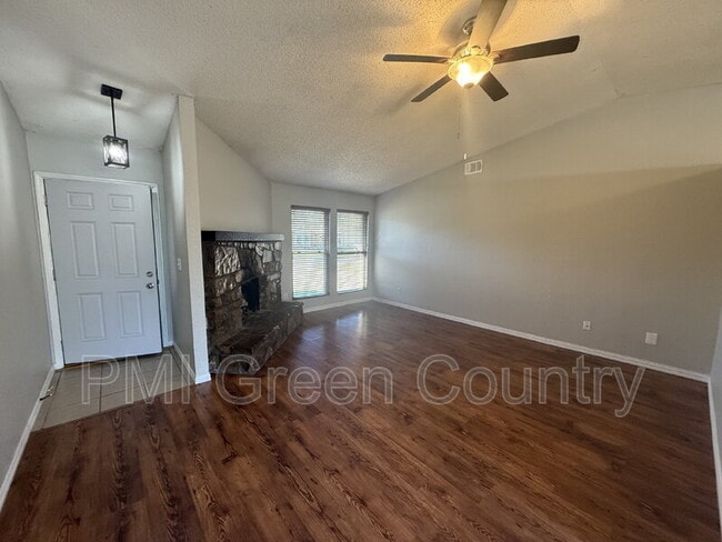 Photo - 316 W Austin St