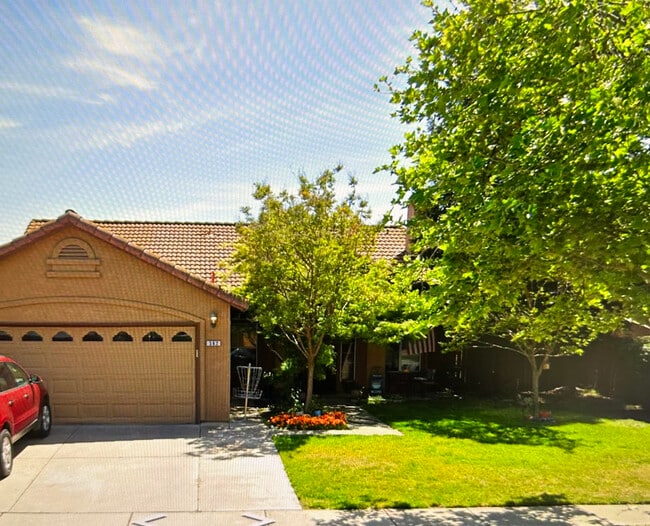 Building Photo - 562 Moonbeam Way