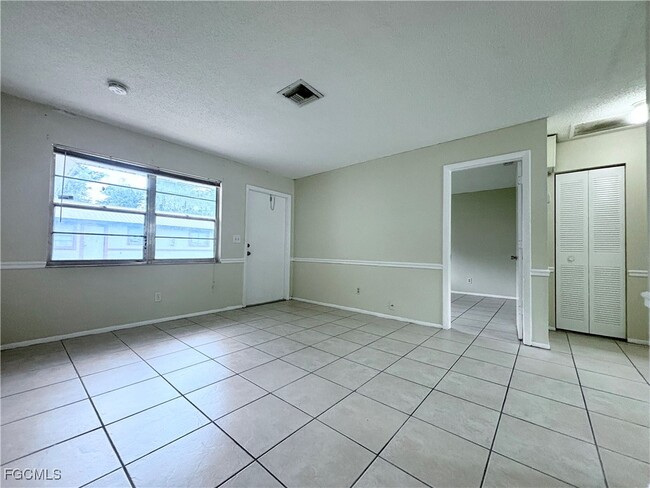 Photo - 4265 Desoto Ave Unit B