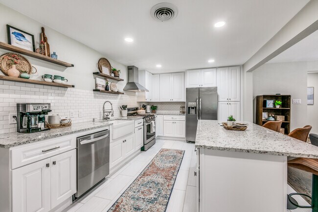 Photo - 2519 Highwood Dr